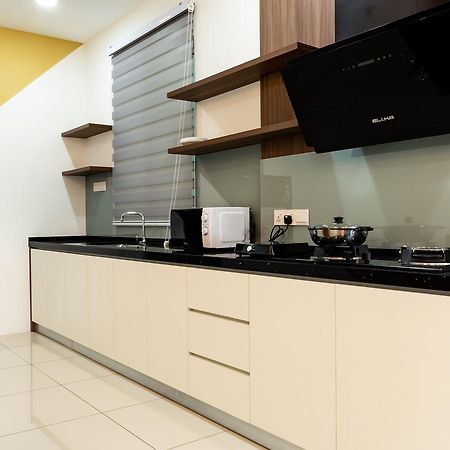 Southwest Island Suite By D Imperio Homestay Bayan Lepas Ngoại thất bức ảnh