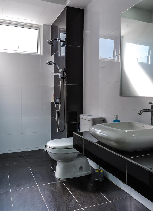 Southwest Island Suite By D Imperio Homestay Bayan Lepas Ngoại thất bức ảnh